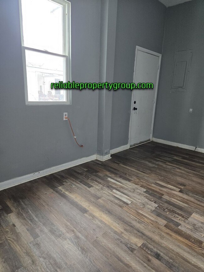 Building Photo - 1926 W 11th St