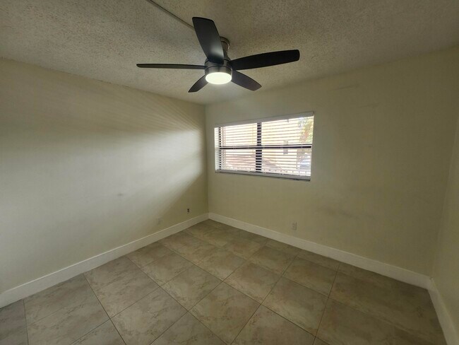 Building Photo - 3470 Foxcroft Rd