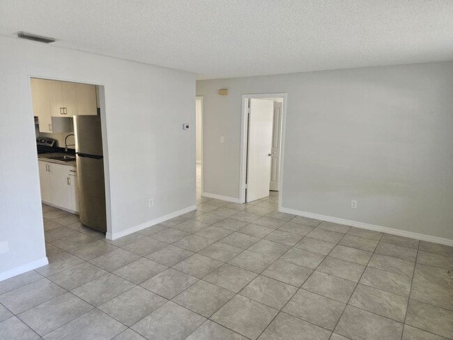 Building Photo - 2584 Seneca Ave