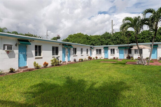 Building Photo - 709 NE 2nd Ct