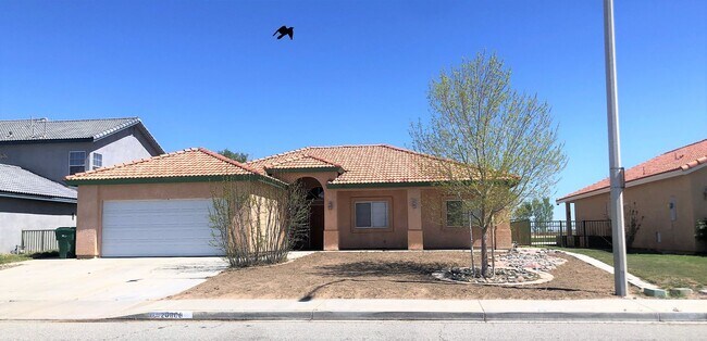 Building Photo - Available Now! Desired Location PLUS a Sparkling Pool!!!!