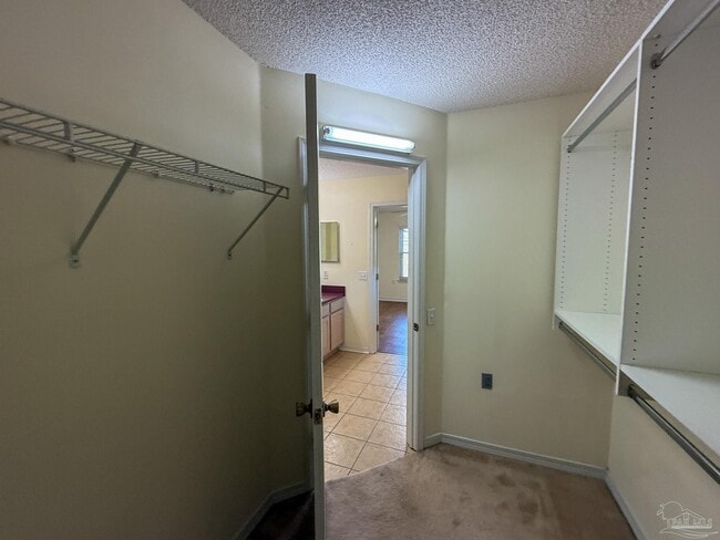 Building Photo - 8062 Heirloom Dr