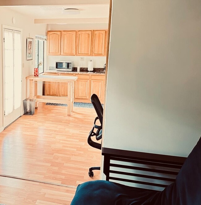 Building Photo - 327 Woodland Park