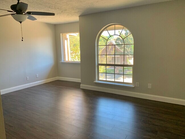 Master bedroom - 3214 Continental Dr