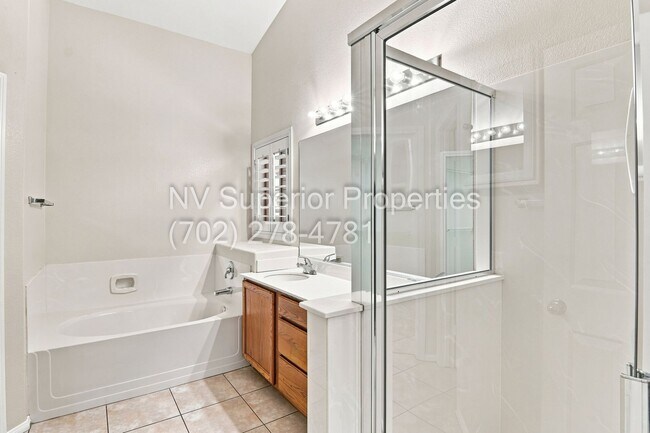 Building Photo - SE!! Stallion Mountain!! Gated!!! Single Story Home!! No Carpets!!! Covered patio!! Water Conditi...