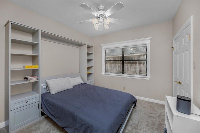 Building Photo - 927 Blue Spring Cir