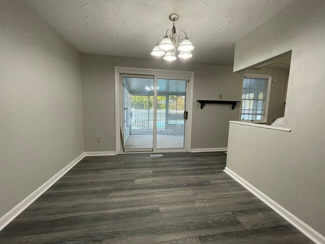 Building Photo - 493 Rainier Dr