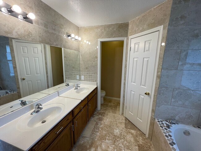 Building Photo - 4611 Colby Dr