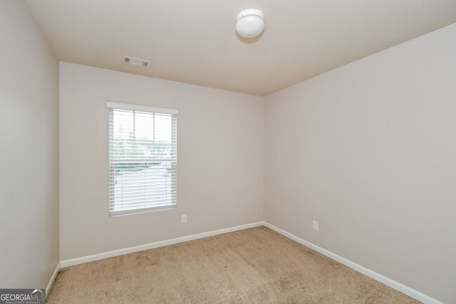 Building Photo - 2944 S Hills