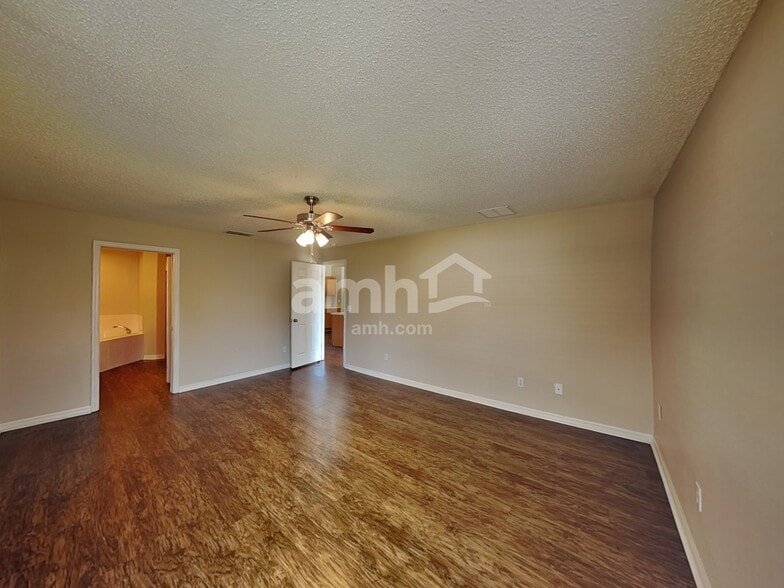 Building Photo - 315 Colony Ct