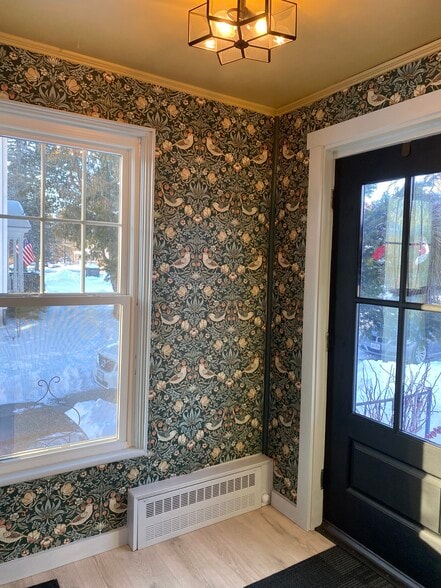 Foyer - 454 Kenwood Ave