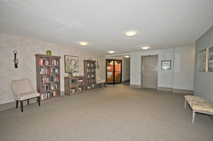 Second Floor Lobby - 112 Franklin St
