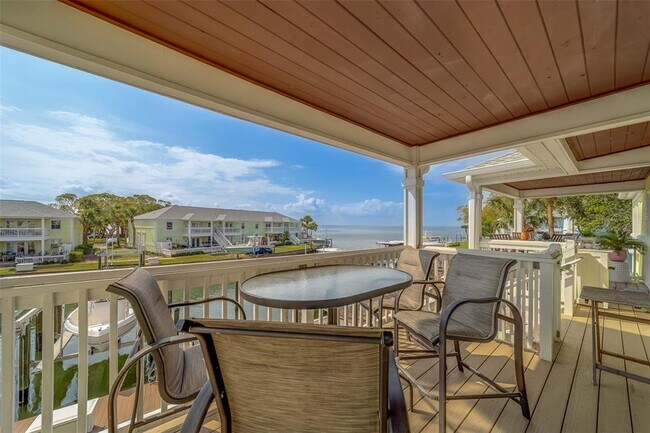Building Photo - 5196 Beach Dr SE