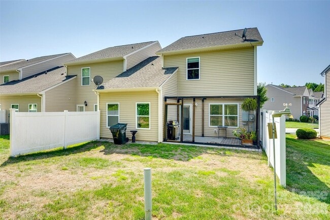 Building Photo - 440 Battery Cir