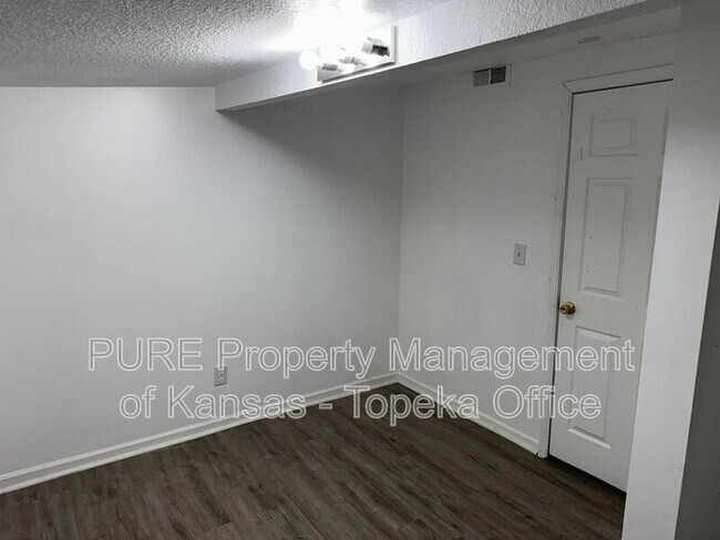 Building Photo - 9419 East 14th St S