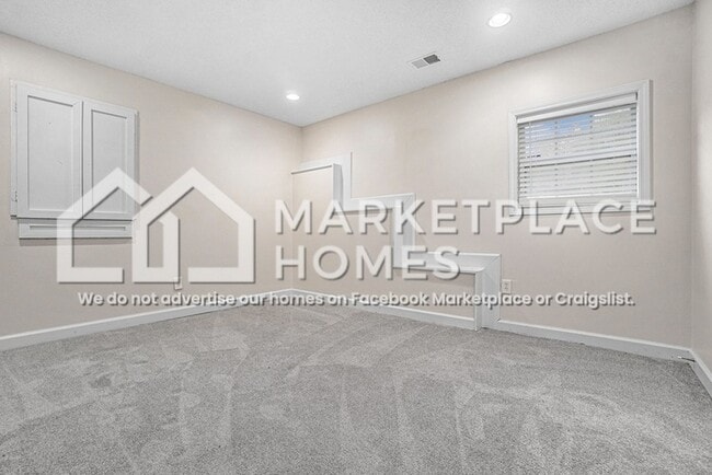 Building Photo - 141 Stable Ln