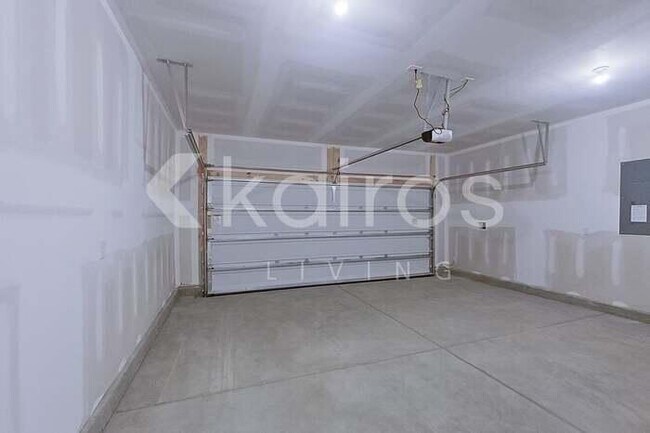 Building Photo - 653 Castillo Dr