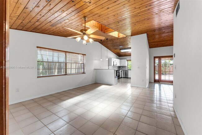 Building Photo - 8131 SW 90th Ave