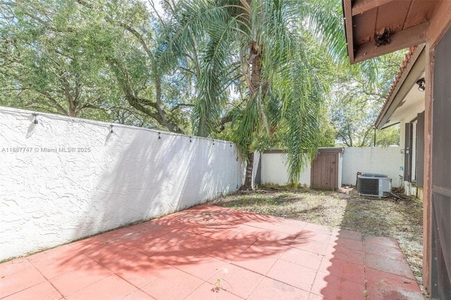 Building Photo - 11135 SW 134th Ct