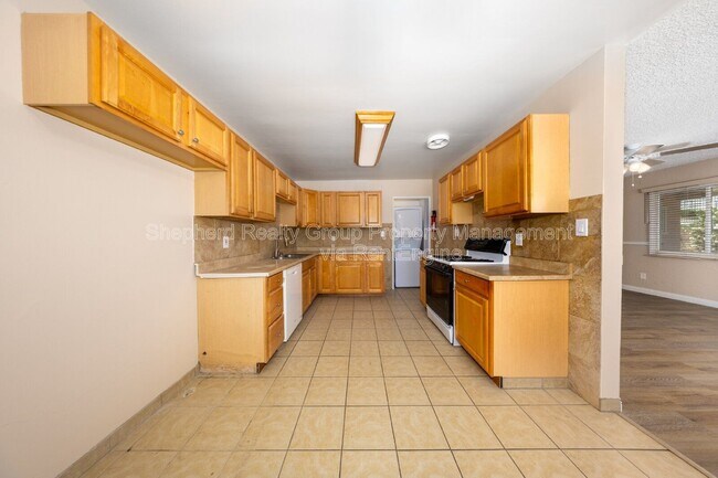 Building Photo - 6574 Valley Dr