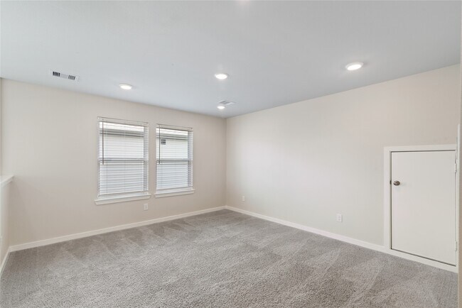 Building Photo - 5811 Quest Valley Dr