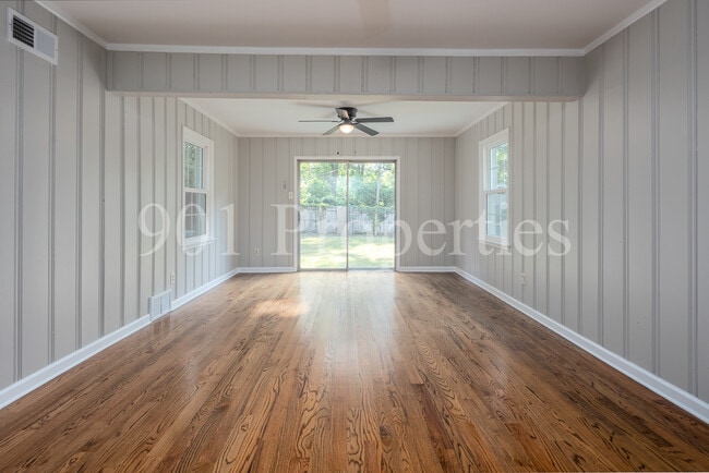 Building Photo - 680 Loeb St