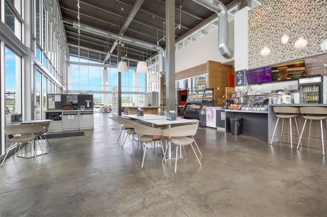 Building Photo - 6827 Park Strand Dr