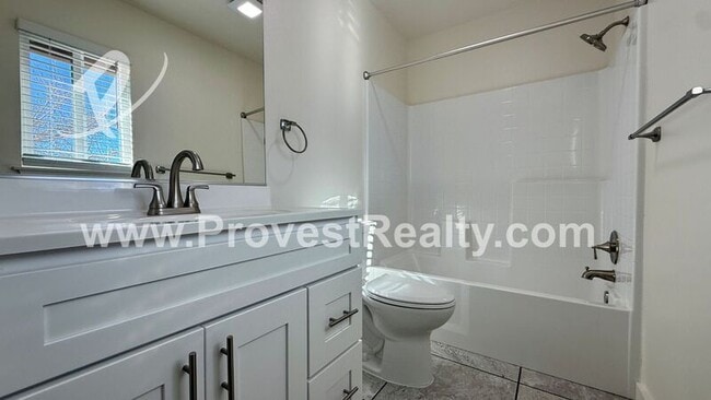 Building Photo - 16657 Kayuga St