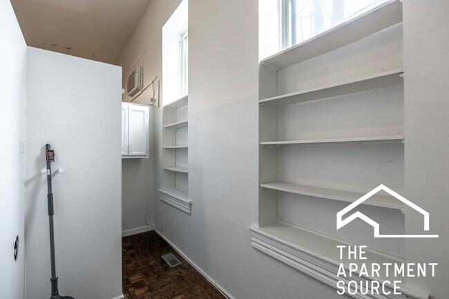 Building Photo - 2059 N Clifton Ave