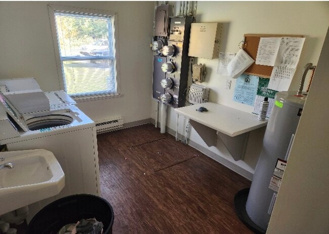 Building Photo - 907 S State St