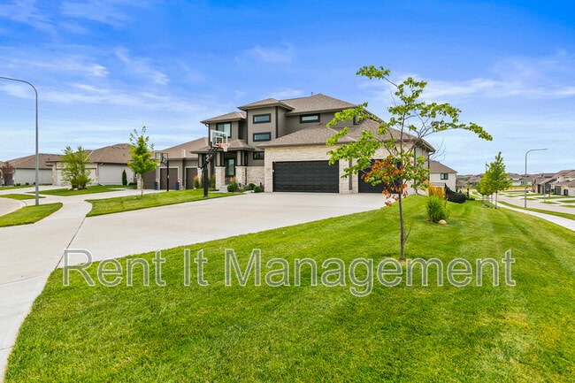 Building Photo - 18765 Larimore St