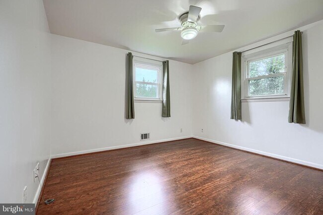 Building Photo - 112 Springside Dr
