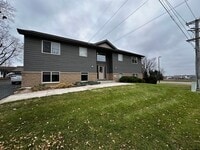 Building Photo - 2 Bed 1 Bath Apartment