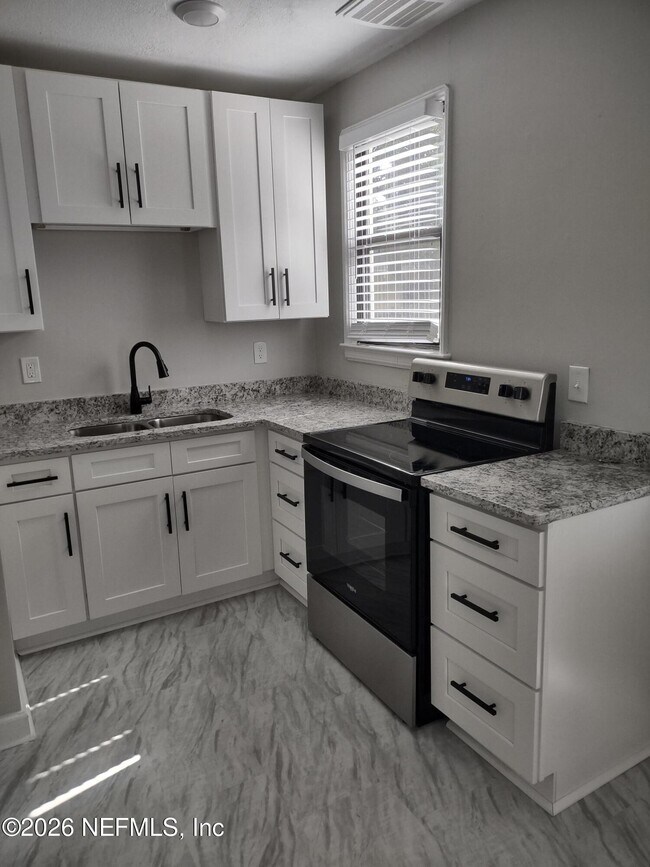 Building Photo - 1552 Naldo Ave