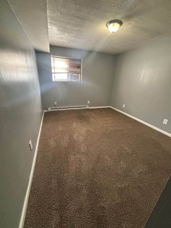 Building Photo - 14520 Milverton Rd