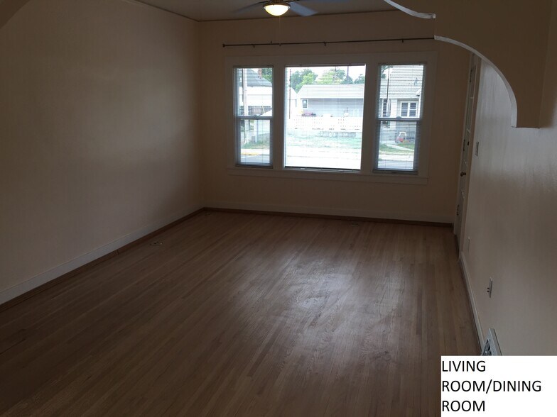 Building Photo - 409 5th St S