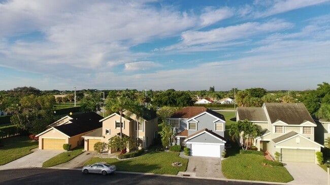 Building Photo - 5885 Northpointe Ln