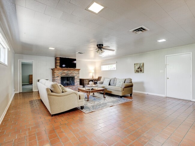 Building Photo - 3524 Corto Ave