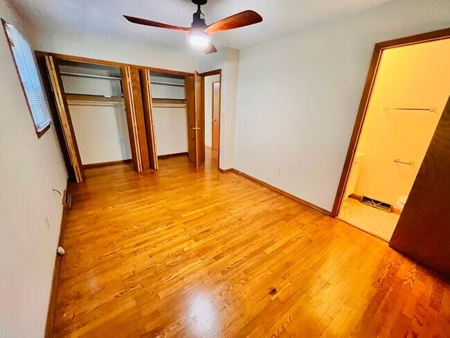 Building Photo - Single Family Home - 3 bedrooms and 1.5 bathrooms in Phelps Grove neighborhood. Ready for move-in...