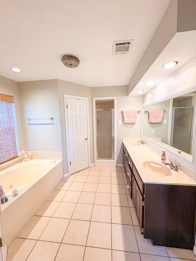 Building Photo - 1221 Walden St