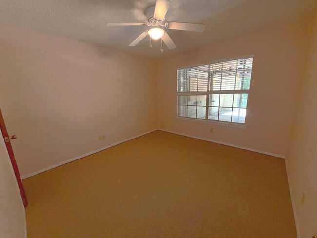 Building Photo - Milton / Pace - 3 bedroom, 2 bathroom