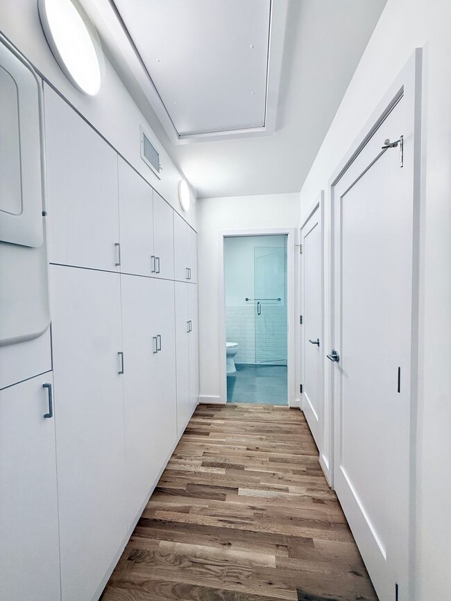 Building Photo - SUL12BS
