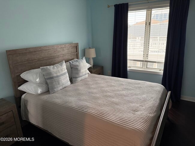 Building Photo - 165 Sunset Ln