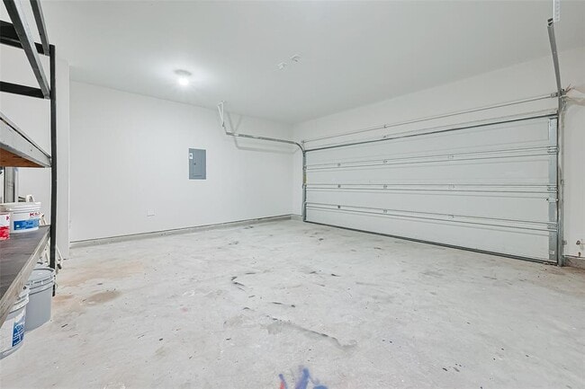 Building Photo - 1025 Banyon Tree Ln