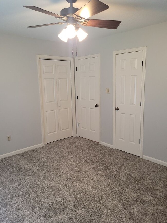 Building Photo - Country Club Villas-2 Bedroom 2 Bath Condo