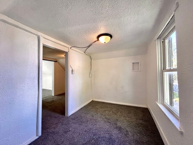 Building Photo - Four Bedroom Home in Northwest Grand Rapids