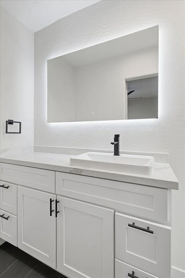 Building Photo - 4119 N 10th Pl