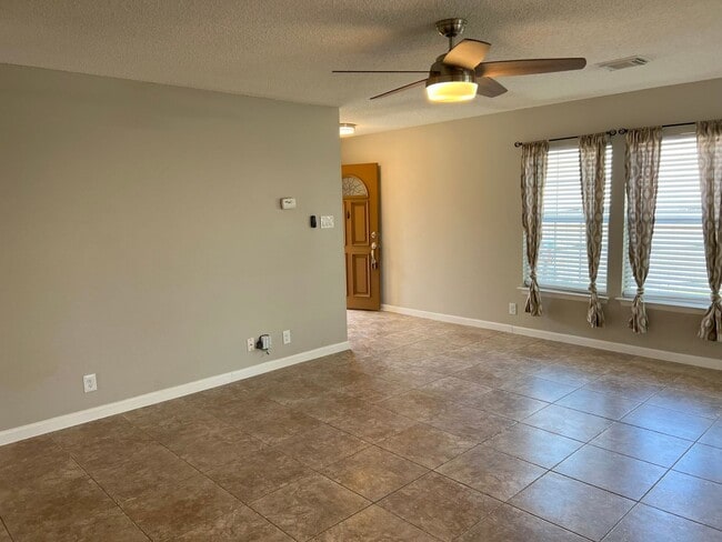 Building Photo - Lovely Ventura rental!