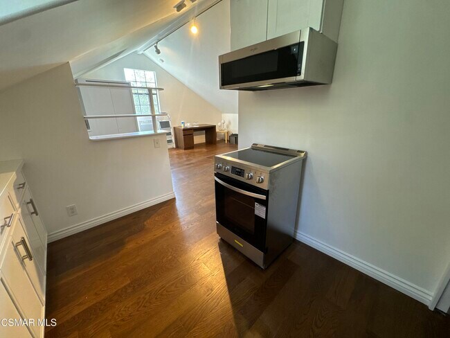 Building Photo - 23300 Raymond St