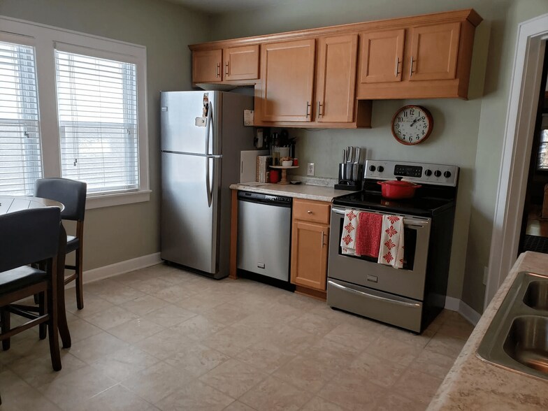 Lower kitchen - 2350 N 65th St